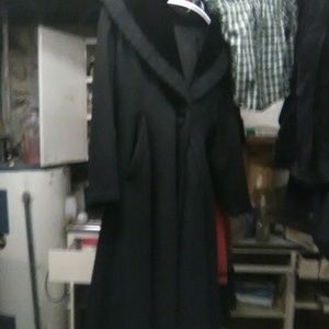 Mid-length wool coat with fur collar